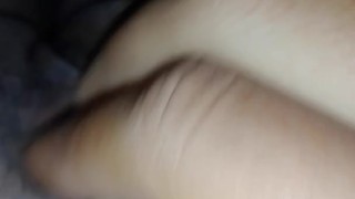 Ebony se masturba a escondidas!!