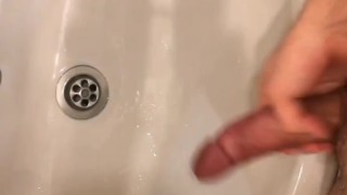 Парень дрочит утром 