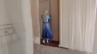 finalmente Elsa di frozen prende la grossa carota di Olaf