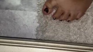 CUM ON MY FEET