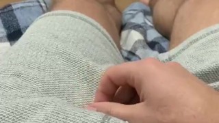 парень играет с членом