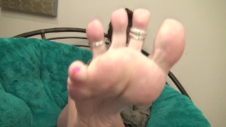Self Foot Worship I make you watch after I see you looking at my feet!
