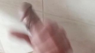 Mexicano con Verga de 20cm se Masturba en la ducha y Baila