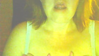 Fille qui se caresse