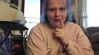 Cute teen takes off shirt and sucks toes 