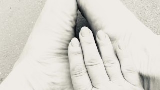 Vieni a massaggiare i miei piedi