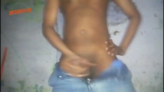 Indian porn Desiboy Piss fun Play Day#1 (भारतीय अश्लील देसीबॉय का पेशाब-1)