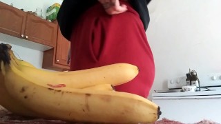 FARTING ON MY ROOMMATE'S BANANAS
