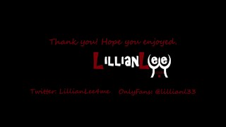 Horny LillianL33 let the shower water play with her buthole