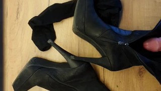 Cumming on high leather boots