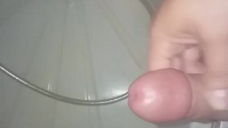 Дрочу в душе