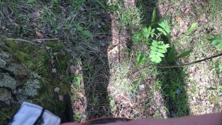 ДРОЧУ В ЛЕСУ ПОКА НИКТО НЕ ВИДИТ