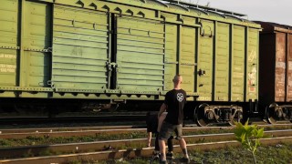 Обожаем вылизывать задницы прямо на улице