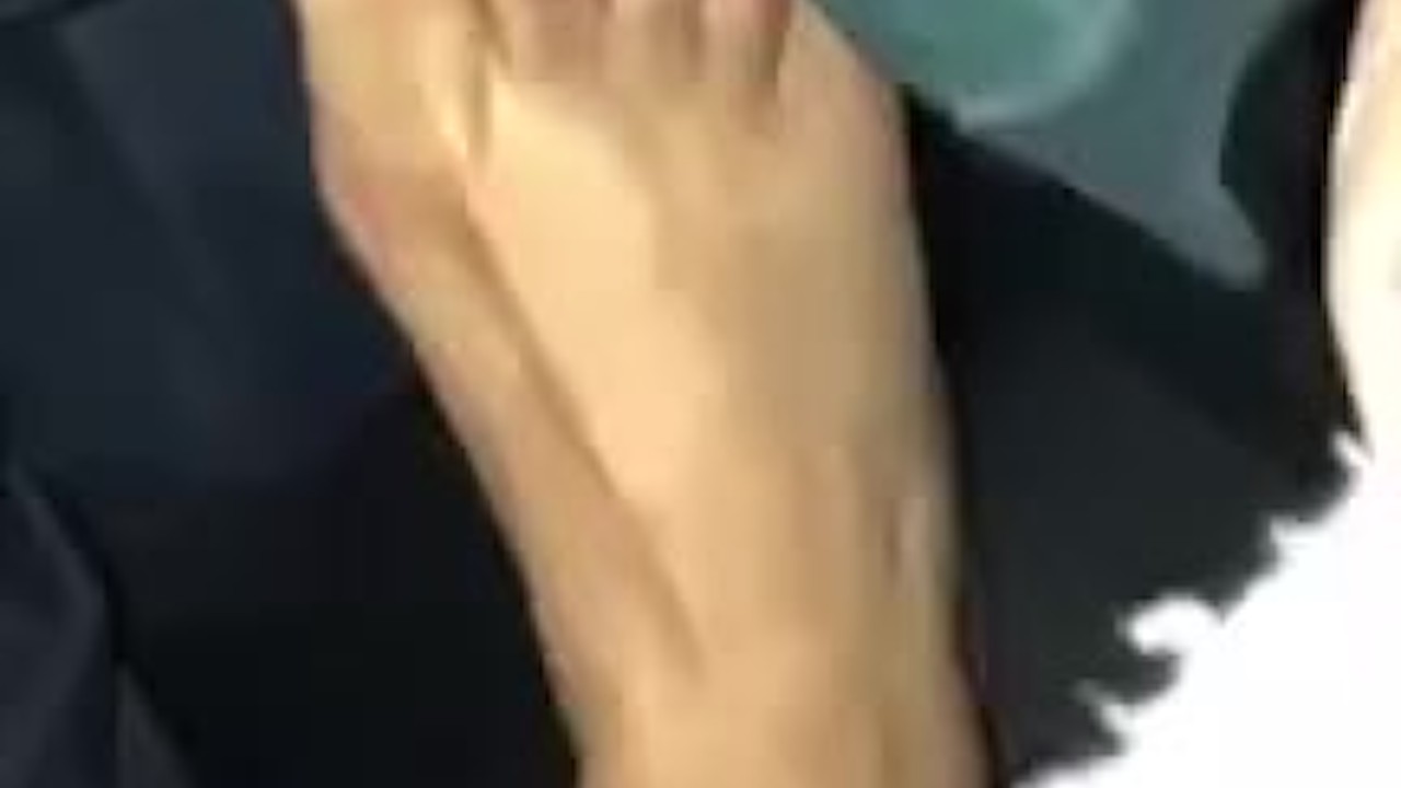 Beurette arabe en jaccuzy et foot lickong par fan en club parle ❤️ rudement