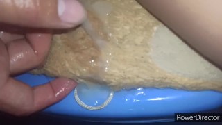 TEEN SE MASTURBA RUGIENDO HASTA UN INTENSO ORGASMO