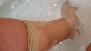 Nylon wetlook feet