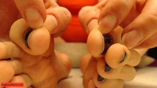 feet fetish femdom posing toes