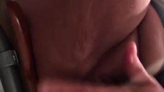 MILF SQUIRTS WHILE FINGERBANGING