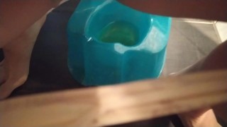 Kinky milf pee to potty......