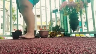 LATINA STOMPING FEET