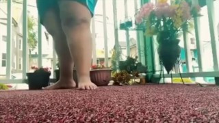 LATINA STOMPING FEET