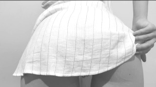 Meu Dono tirando fotos da minha bunda