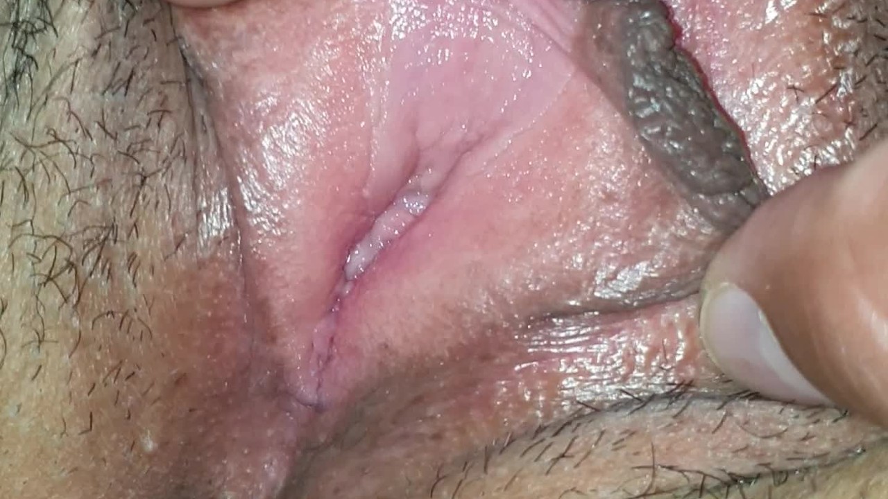 VENEZUELAN SLUT LOVES WHEN I PUT MY FINGERS IN HER TIGHT ANUS AND HER PUSSY