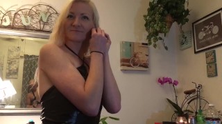 Hot wife popping and dropping her ass before filming a scene 