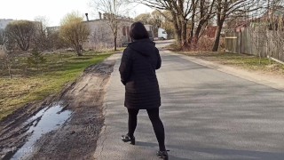 Гуляю голая в общественном месте во время короновируса