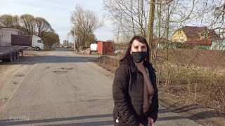 Гуляю голая в общественном месте во время короновируса