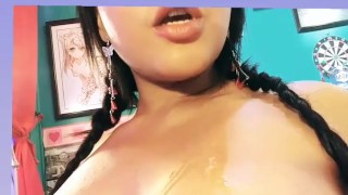 Mis tetas grandes recibiendo amor