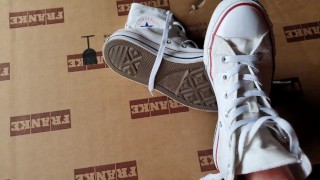 Cum her Converse
