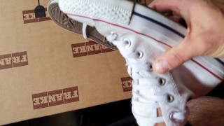 Cum her Converse