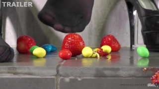 Food crushing with high heels and barefoot trailer
