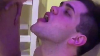 Su amigo lo descubre bañandose porno en español - Seba Terry