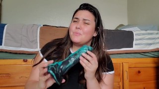 Toy Review: Min the Egg Layer (Ovipositor)