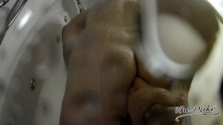 Giocando con il mio Monster Dildo di LT sotto la doccia