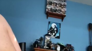 Who wants to get naked with me so we can fuck 