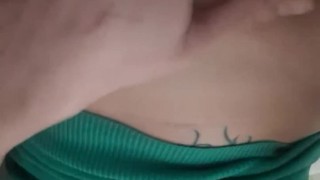 Me masturbo en el baño que nadie se entere