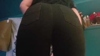 Thick ass pawg struggles to pull Jeans up 