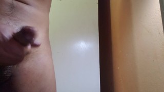Masturbacion termina con chorro de semen