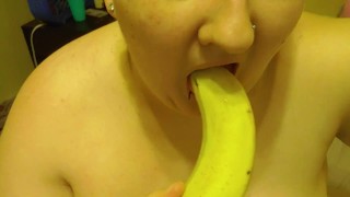 Jenger plays with a Banana and Squirts~ 