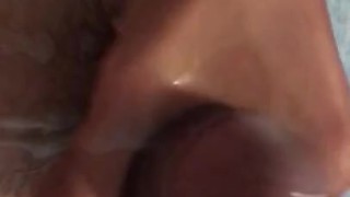 Me la jalo en el cuarto hasta venirme 