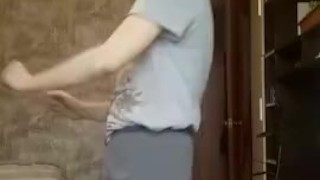 Трясу мелким хуем под бутырку моя любимая группа