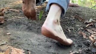 Mud barefoot in jeans 