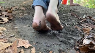 Mud barefoot in jeans 