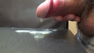 スライムみたいな特濃精液を吐き出す粗末なちんこ君。