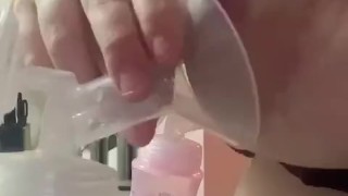 Pumping breastmilk 