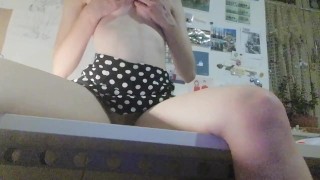Harry pussy squirts during study break
