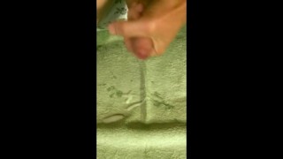 Дрочу сводной сестре, пока она не увидит